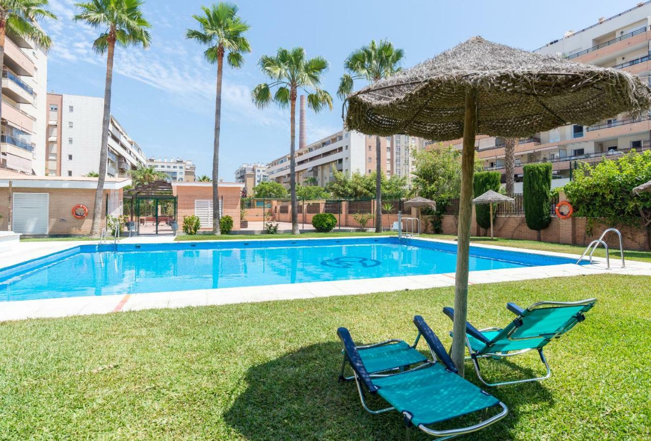 Charming Apartment On The Beach - Pool And Parking Malaga Exterior photo
